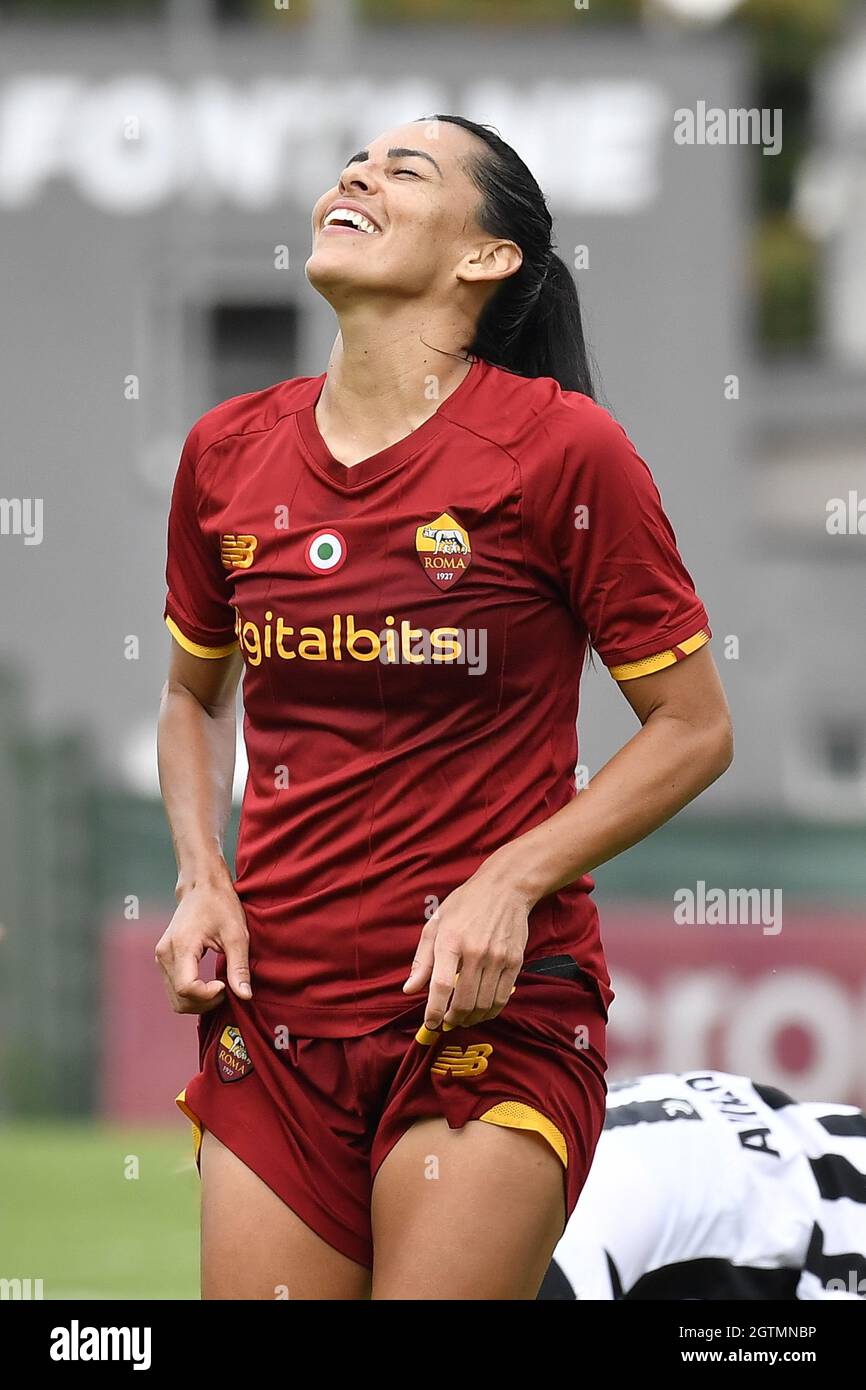 Roma, Italia. 2 ottobre 2021. Thaisa Moreno di AS Roma Donne in azione durante la Women Series Una partita tra AS Roma e Juventus allo Stadio tre Fontane il 02 ottobre 2021 a Roma, Italia. Credit: Independent Photo Agency/Alamy Live News Foto Stock