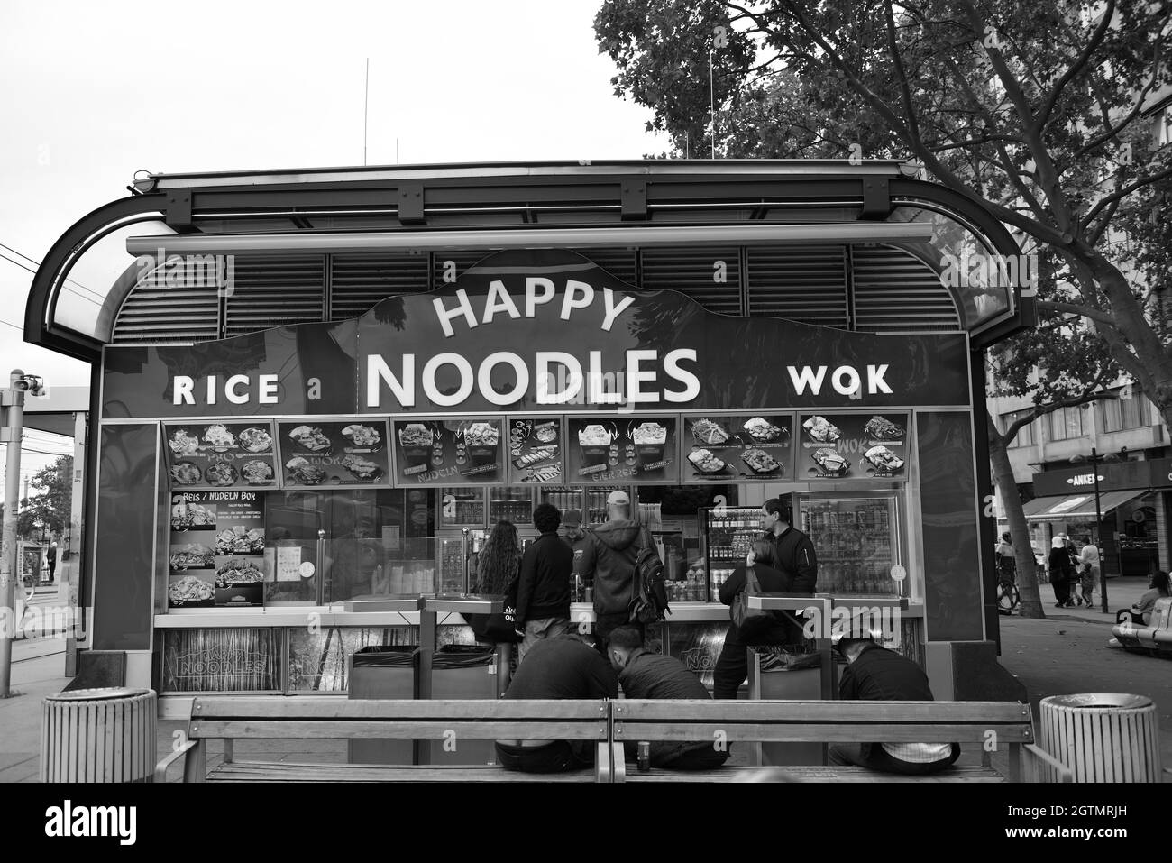 Vienna, Austria. Stand gastronomico in Schwedenplatz a Vienna Foto Stock