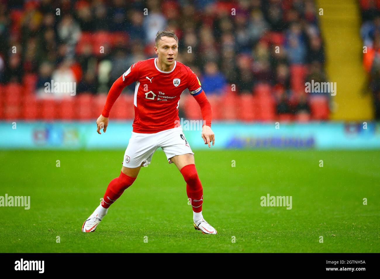 Oakwell, Barnsley, Inghilterra - 2 Ottobre 2021 Cauley Woodrow (9) di Barnsley durante la partita Barnsley contro Millwall, Sky Bet EFL Championship 2021/22, a Oakwell, Barnsley, Inghilterra - 2 Ottobre 2021 Credit: Arthur Haigh/WhiteRosePhotos/Alamy Live News - durante il gioco Barnsley contro Millwall, Sky Bet EFL Championship 2021/22, a Oakwell, Barnsley, Inghilterra - 2 ottobre 2021 (Foto di Arthur Haigh/WhiteRosePhotos) Foto Stock