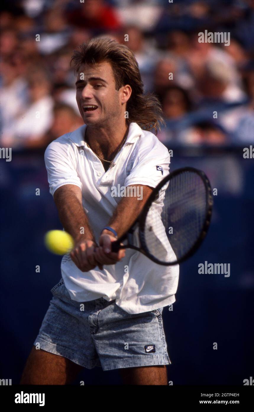 Andre Agassi in azione al 1989 US Open in Flushing Meadows, New York. Foto Stock