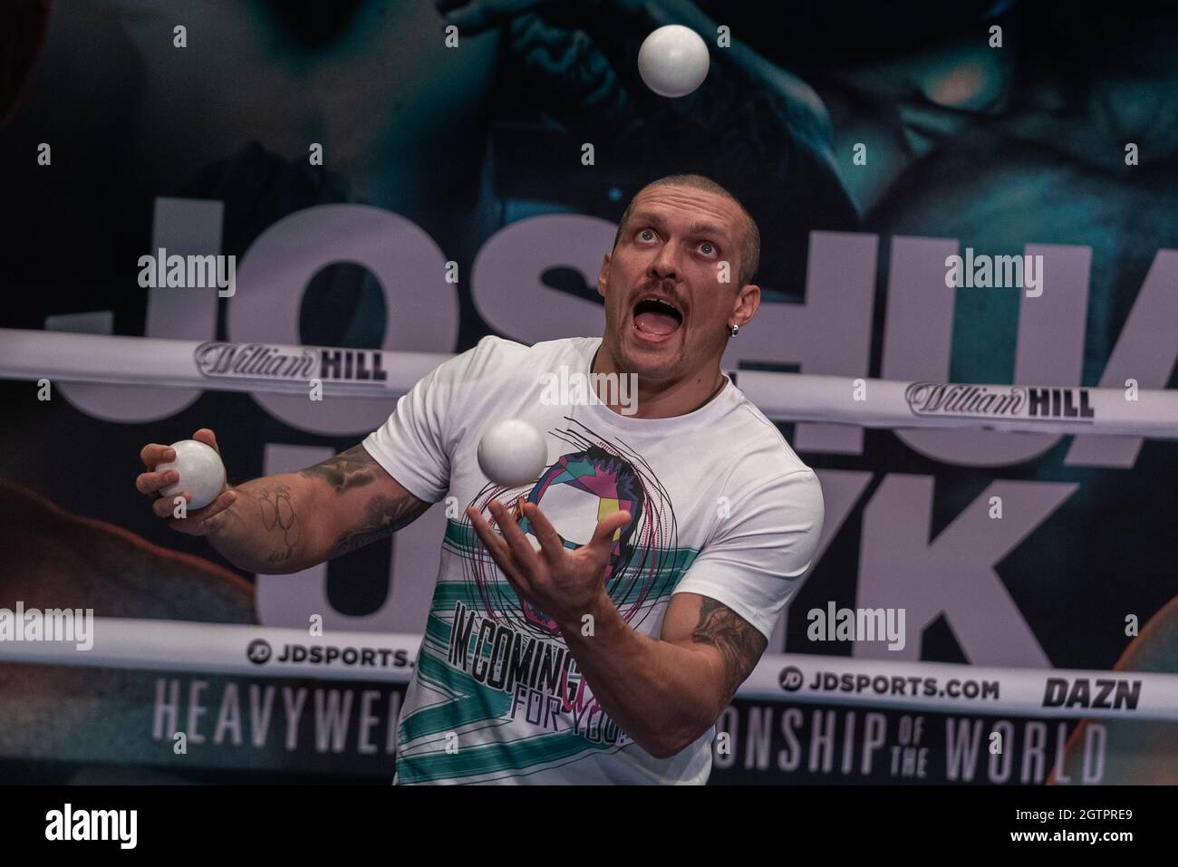 Il campione ucraino di pugilato Oleksandr Usyk si è allenato sul ring per i media al 02 in vista della lotta di sabato contro il campione britannico di pesi massimi Anthony Joshua che si terrà al Tottenham Hotspur Stadium. Londra, Regno Unito. Foto Stock