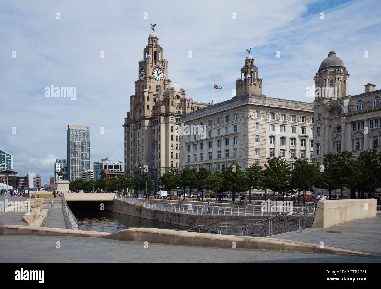 Il Liver Buiilding e l'area di Pier Head di Liverpool, Merseyside Foto Stock