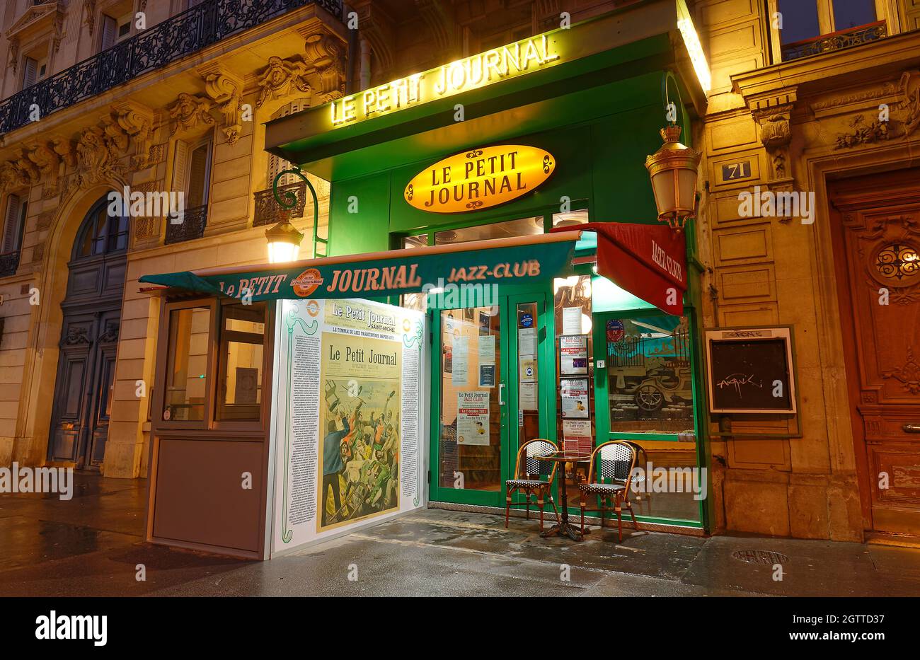 Jazz club dal 1971 , le Petit Journal situato nel cuore del quartiere Latino, di fronte al Jardin du Luxembourg, Parigi, Francia. Foto Stock