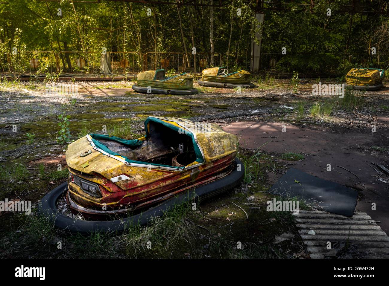 Autoscontro al parco divertimenti Pripyat - Pripyat, zona di esclusione di Chernobyl, Ucraina Foto Stock