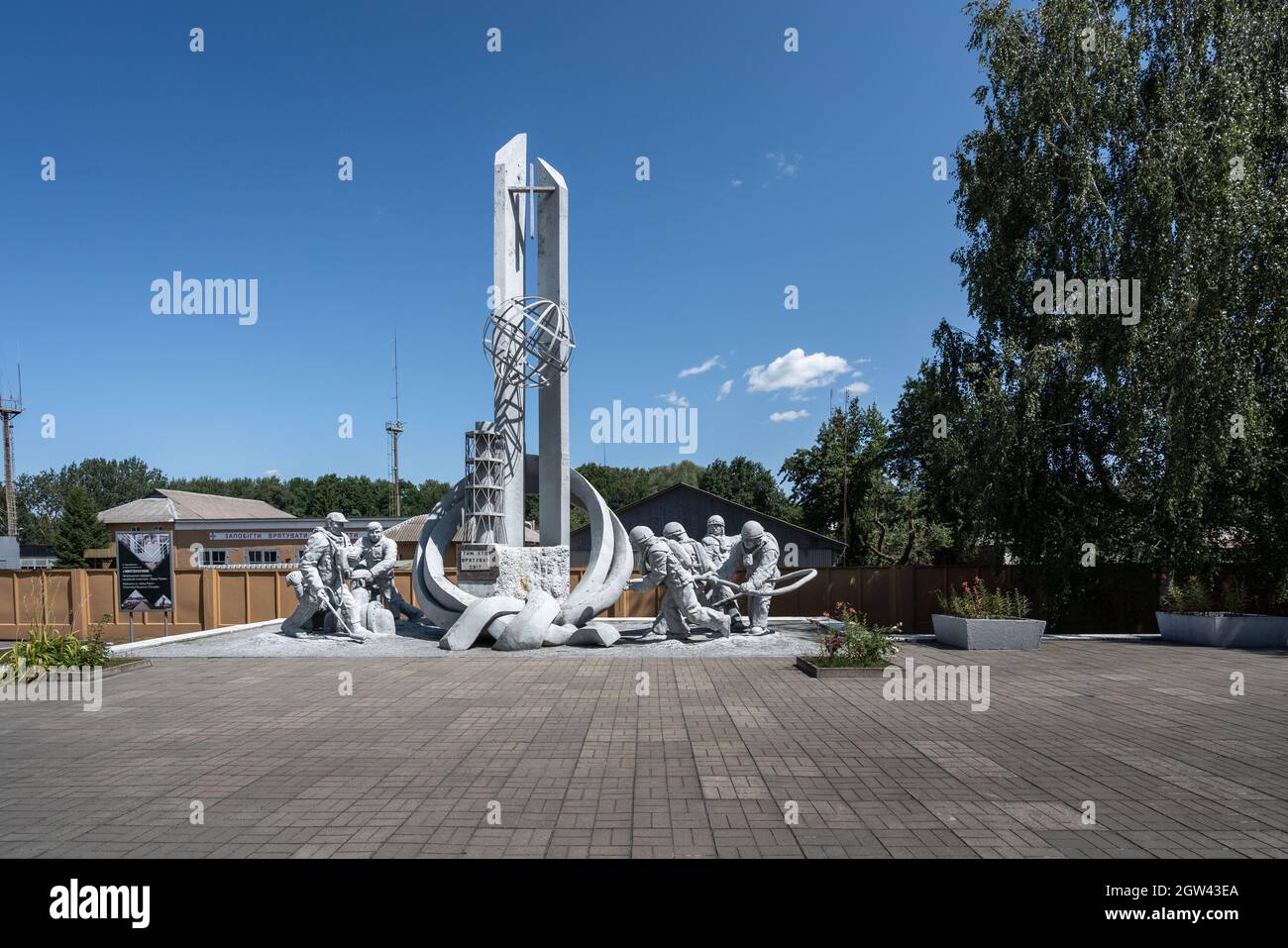 Monumento a coloro che hanno salvato il mondo - dedicato ai liquidatori che hanno pulito Chernobyl Power Plant dopo l'ex Foto Stock