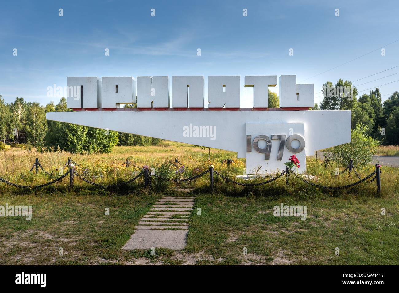 Segno della città di Pripyat - testo dice: Pripyat - Pripyat, zona di esclusione di Chernobyl, Ucraina Foto Stock