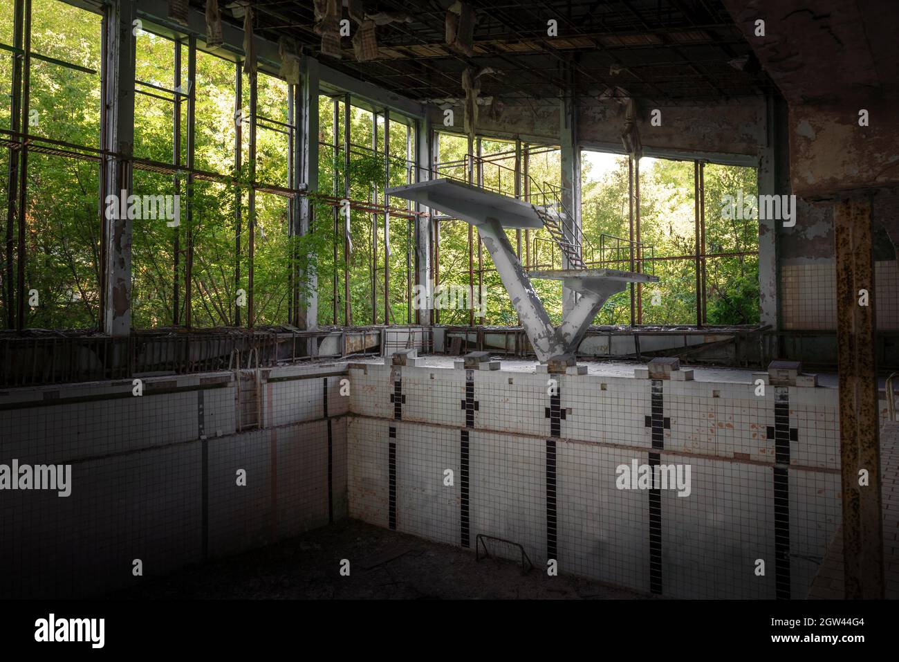 Jump Board di Azure piscina e Centro sportivo - Pripyat, Chernobyl Exclusion zone, Ucraina Foto Stock