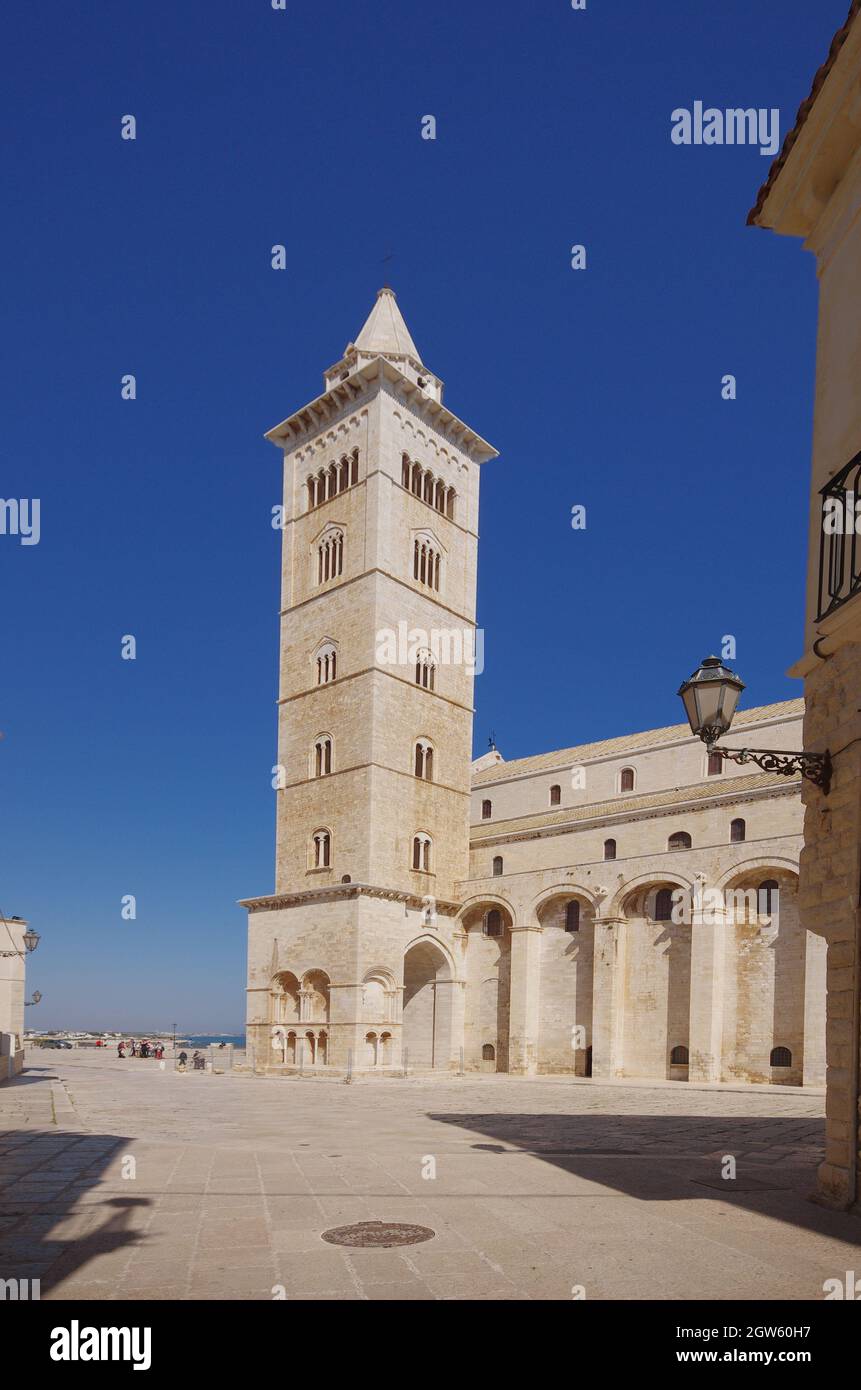 La Cattedrale di Trani è la più alta espressione dello stile romanico pugliese - Trani - Italia Foto Stock