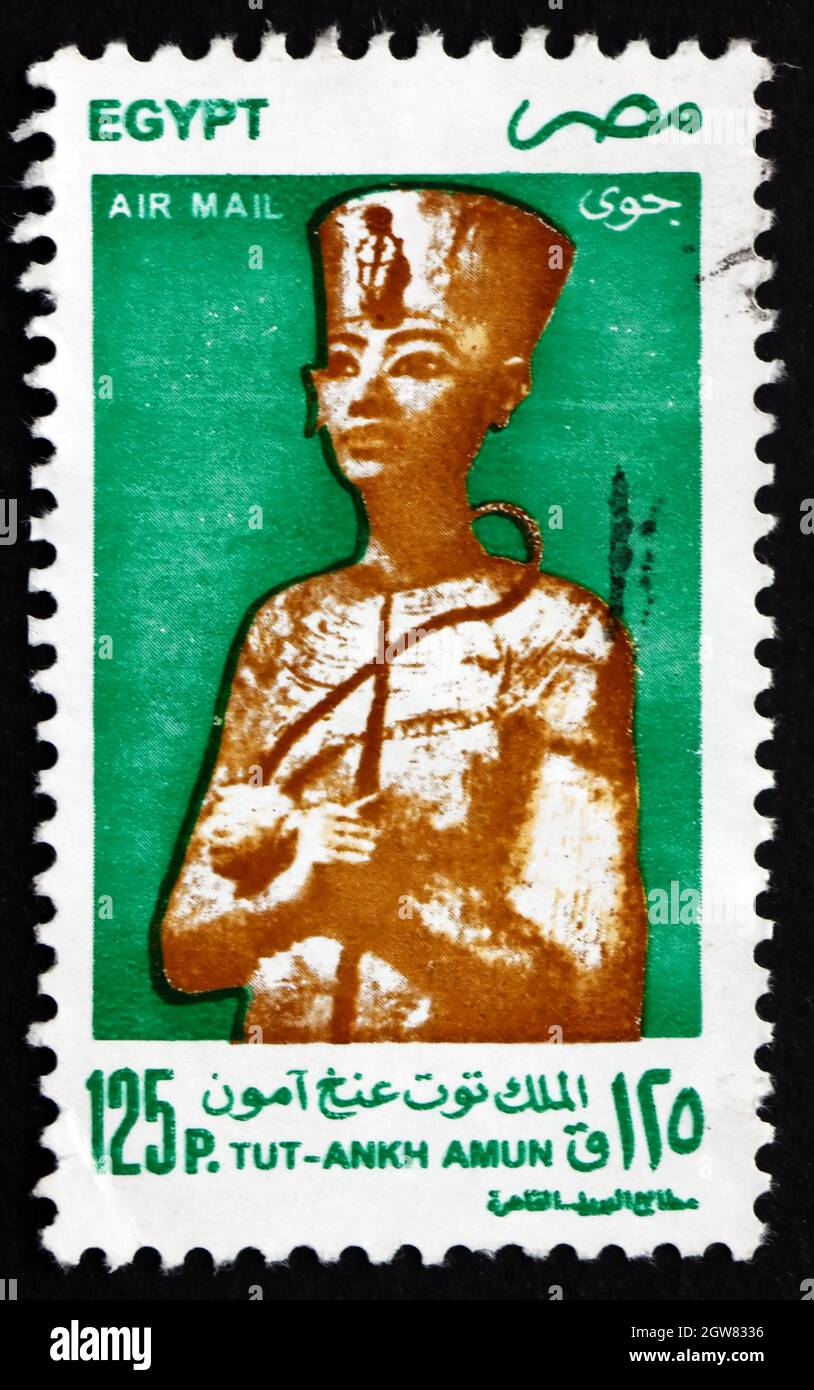 EGITTO - CIRCA 1998: Un francobollo stampato in Egitto mostra re  Tutankhamun, re Tut, faraone egiziano, circa 1998 Foto stock - Alamy