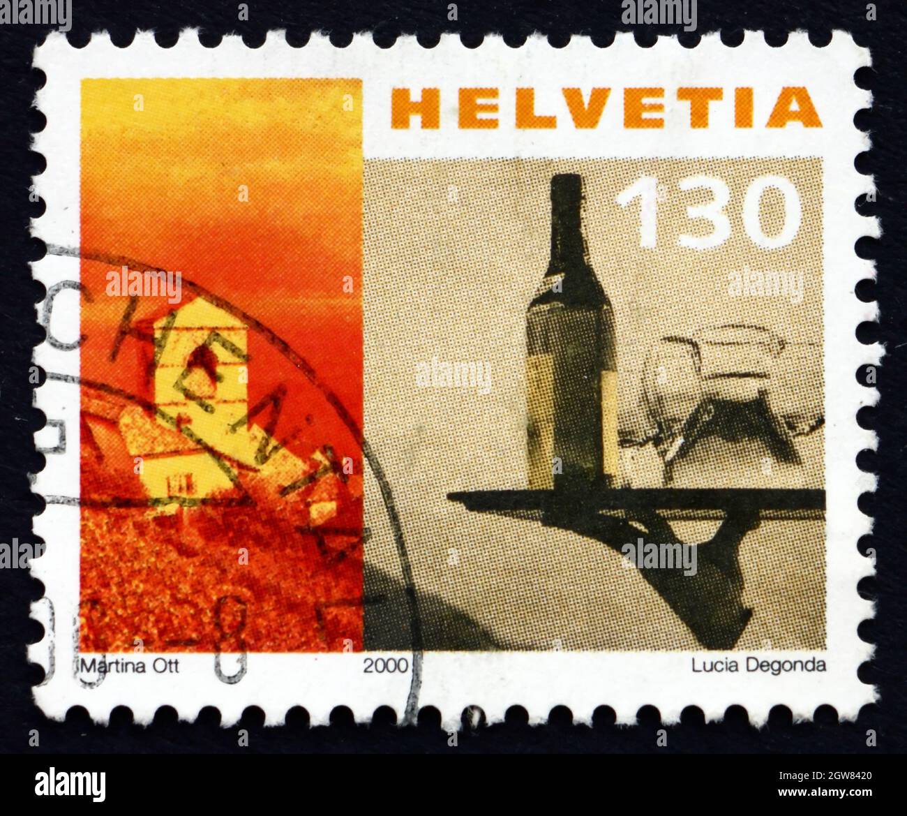 SVIZZERA - CIRCA 2000: Un francobollo stampato in Svizzera mostra la Chiesa di San Saphorin e vassoio del cameriere, circa 2000 Foto Stock