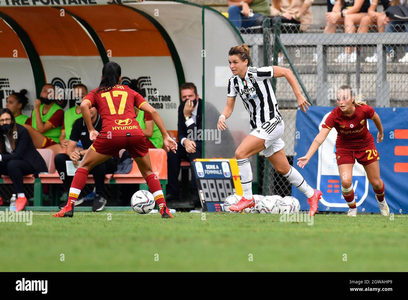 Roma, Italia. 2 ottobre 2021. Cristiana Girelli della Juventus Donne in azione durante la Women Series Una partita tra AS Roma e Juventus allo Stadio tre Fontane il 02 ottobre 2021 a Roma. Credit: Pacific Press Media Production Corp./Alamy Live News Foto Stock