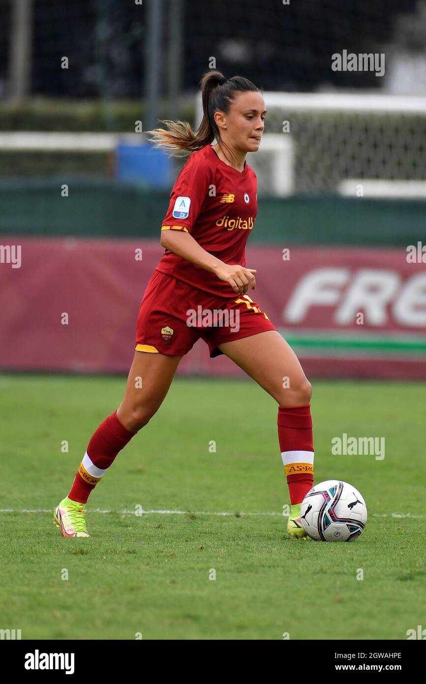 Roma, Italia. 2 ottobre 2021. Annamaria Serturini di AS Roma Women in azione durante la Women Series Una partita tra AS Roma e Juventus allo Stadio tre Fontane il 02 ottobre 2021 a Roma. Credit: Pacific Press Media Production Corp./Alamy Live News Foto Stock