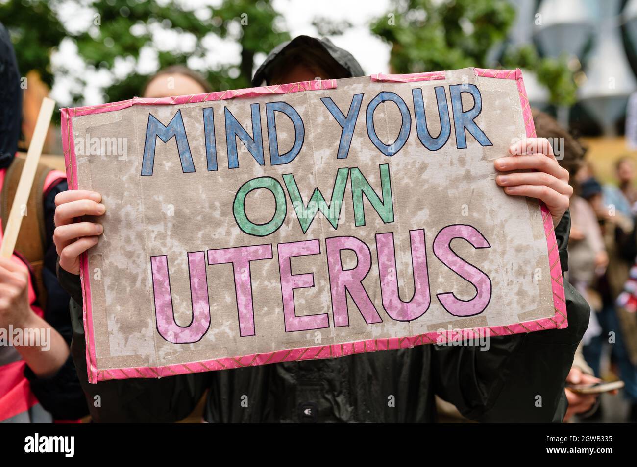 Londra, Regno Unito. 2 ottobre 2021. I diritti delle donne marciano a sostegno delle proteste che si verificano in tutti gli Stati Uniti contro la nuova legge sull'aborto in Texas Foto Stock