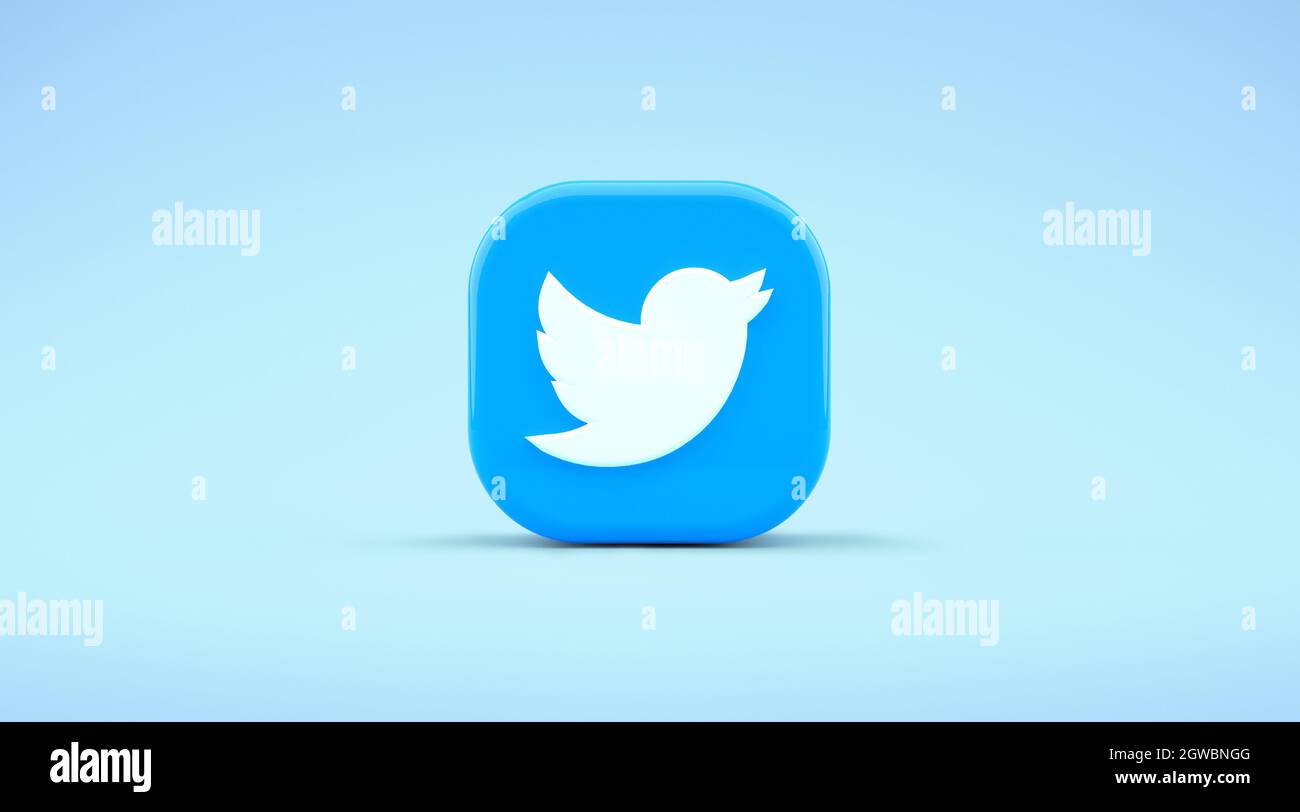 Valencia, Spagna - Ottobre, 2021: Icona isolata di uccello logo Twitter, simbolo app per smartphone su sfondo blu in 3D rendering. Social media gratuiti n Foto Stock