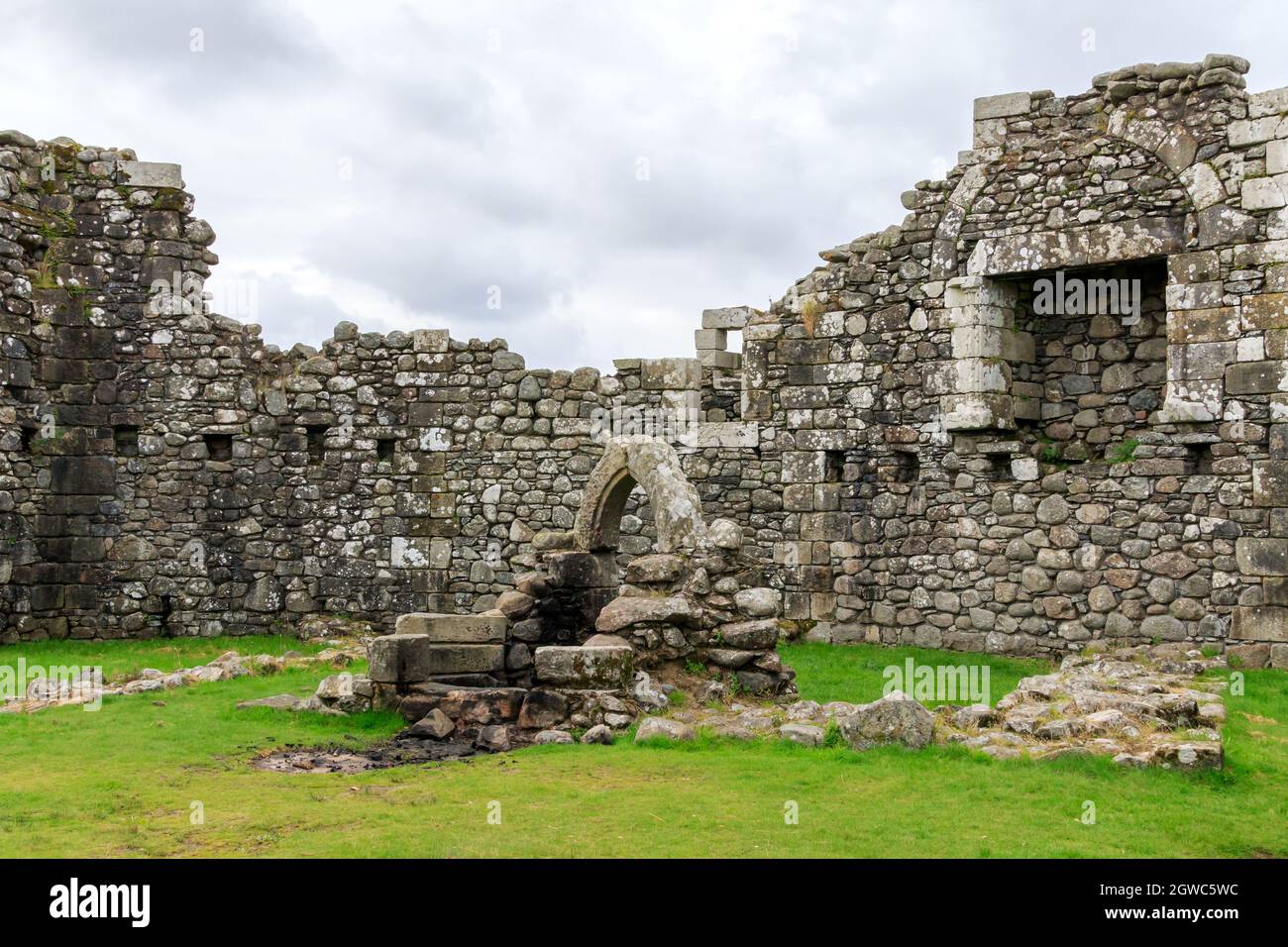 LOCH DOON, SCOZIA - 18 SETTEMBRE 2019 : le rovine interne del castello di Loch Doon South Ayrshire Scozia Foto Stock