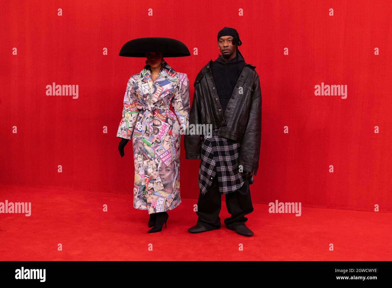 Parigi, Frankreich. 2 ottobre 2021. Cardi B e Rapper Offset alla BALENCIAGA SS22 Red Carpet Collection durante la Paris Fashion Week - Parigi, Francia. 02/10/2021 Credit: dpa/Alamy Live News Foto Stock