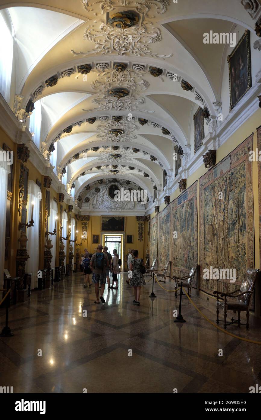 La galleria degli arazzi nel Palazzo Borromeo sull'Isola Bella, Stresa, Italia Foto Stock