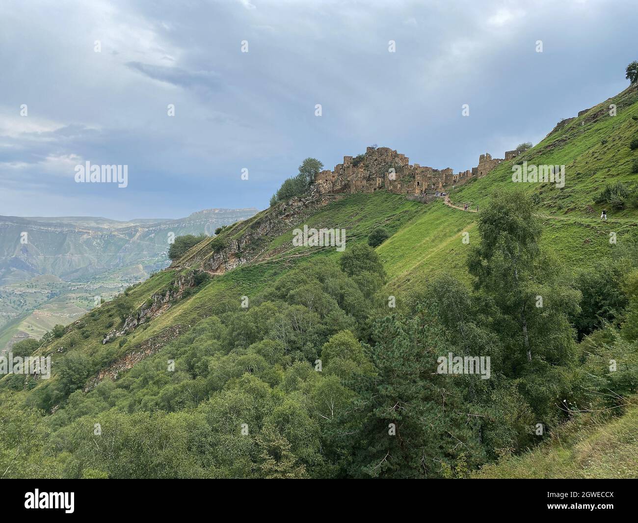 Villaggio abbandonato a Dagestan. Abbandonato Gamsutl in Dagestan. AUL-fantasma nelle montagne del Caucaso. Russia, Repubblica del Dagestan. Foto Stock