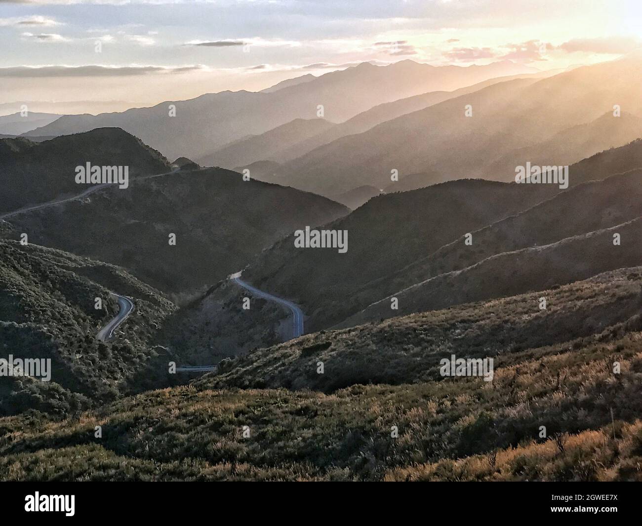 Vista panoramica delle montagne contro il cielo Foto Stock