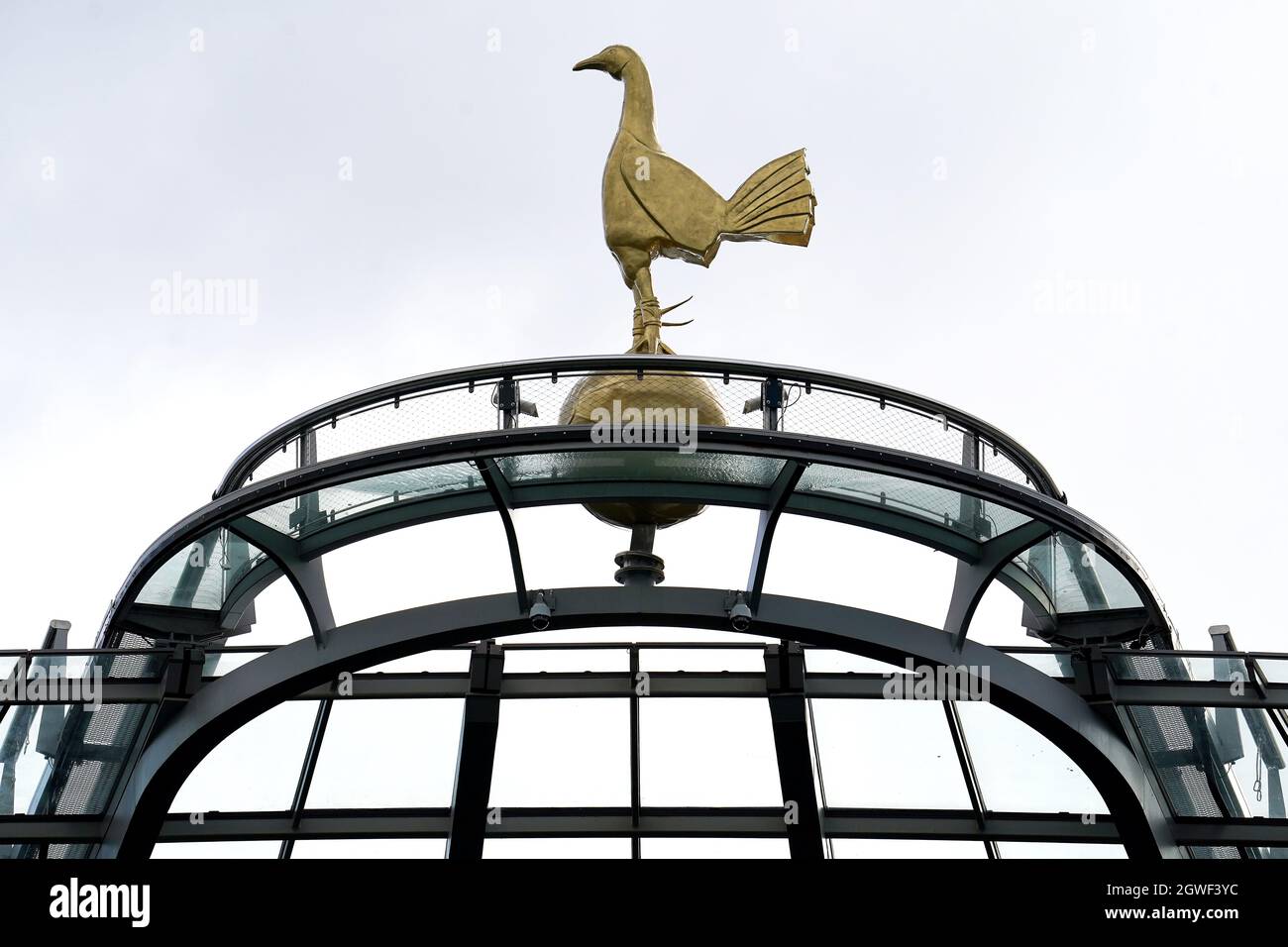 Vista generale dall'interno dello stadio del cockerel prima del calcio d'inizio durante la partita della Premier League al Tottenham Hotspur Stadium di Londra. Data foto: Domenica 3 ottobre 2021. Foto Stock