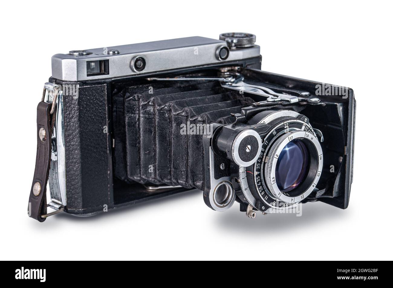 telecamera a film pieghevole vintage isolata su sfondo bianco Foto Stock