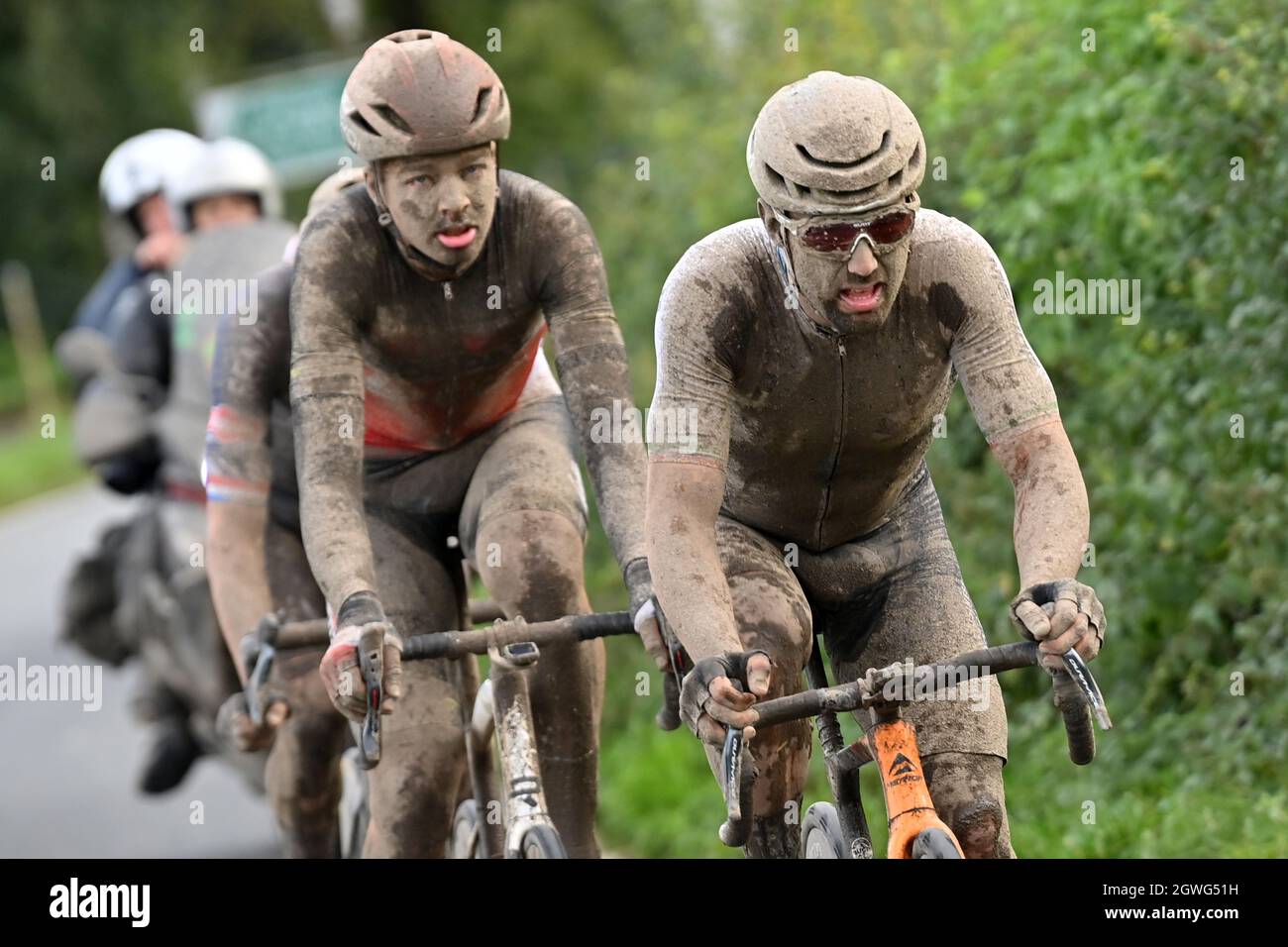 Il belga Florian Vermeersch di Lotto Soudal e l'italiano Sonny Colbrelli del Bahrain vittorioso ritratto in azione durante la gara d'élite maschile del 'pari Foto Stock