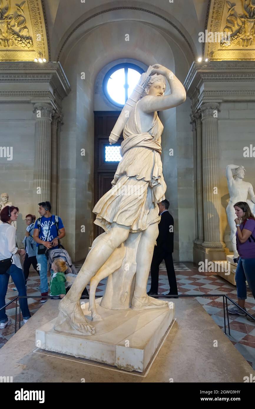 Statua della dea greca Artemis al Louvre in Francia Foto Stock