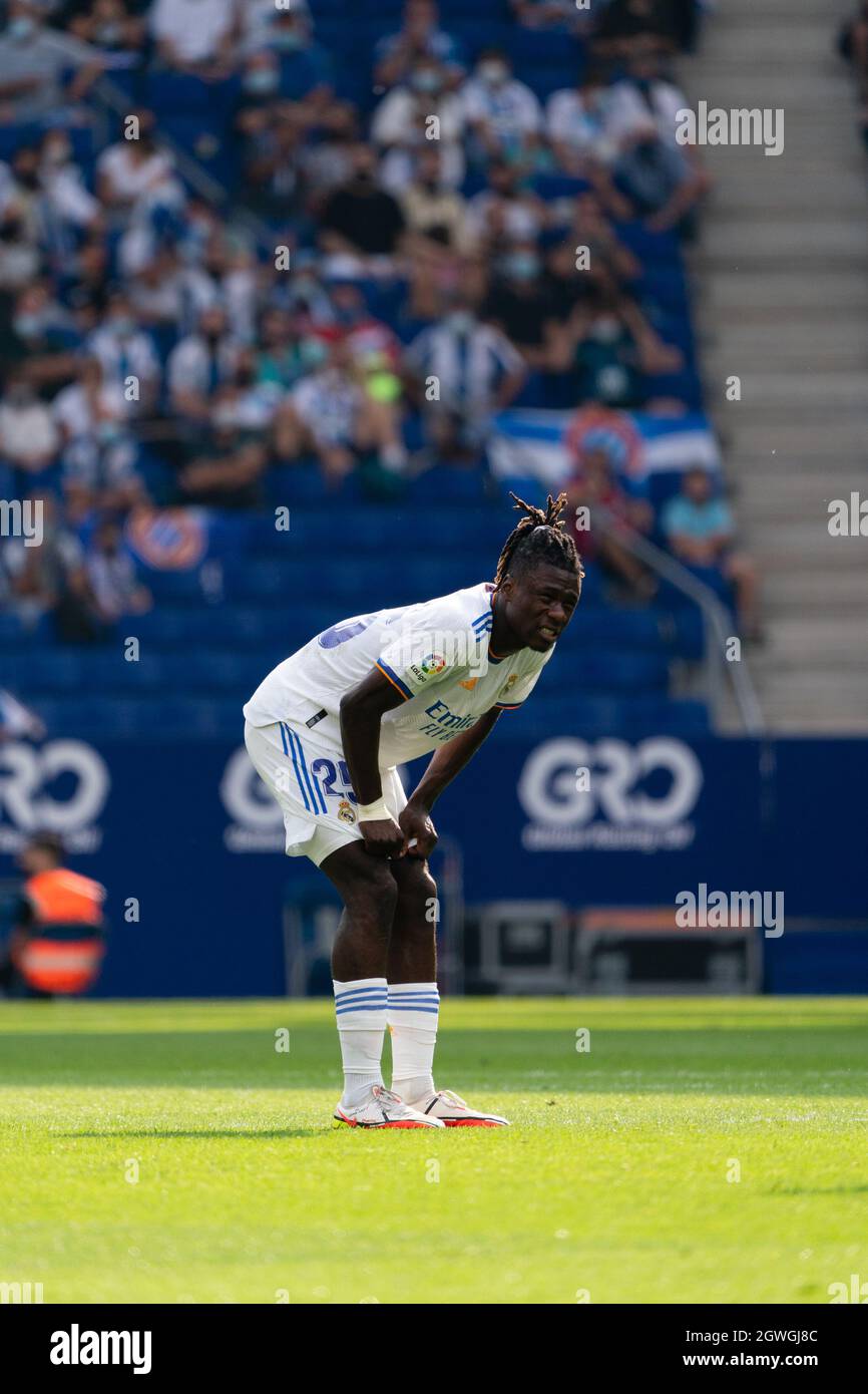 SPAGNA, CALCIO, LA LIGA SANTANDER, RCDE VS REAL MADRID CF. Real Madrid CF player (25) Camavinga reagisce durante la partita la Liga Santander tra RCD Espanyol e Real Madrid CF nello stadio RCDE, Cornellà, Spagna, il 3 ottobre 2021. © Joan Gosa 2021. Credit: Joan Gosa Badia/Alamy Live News Foto Stock