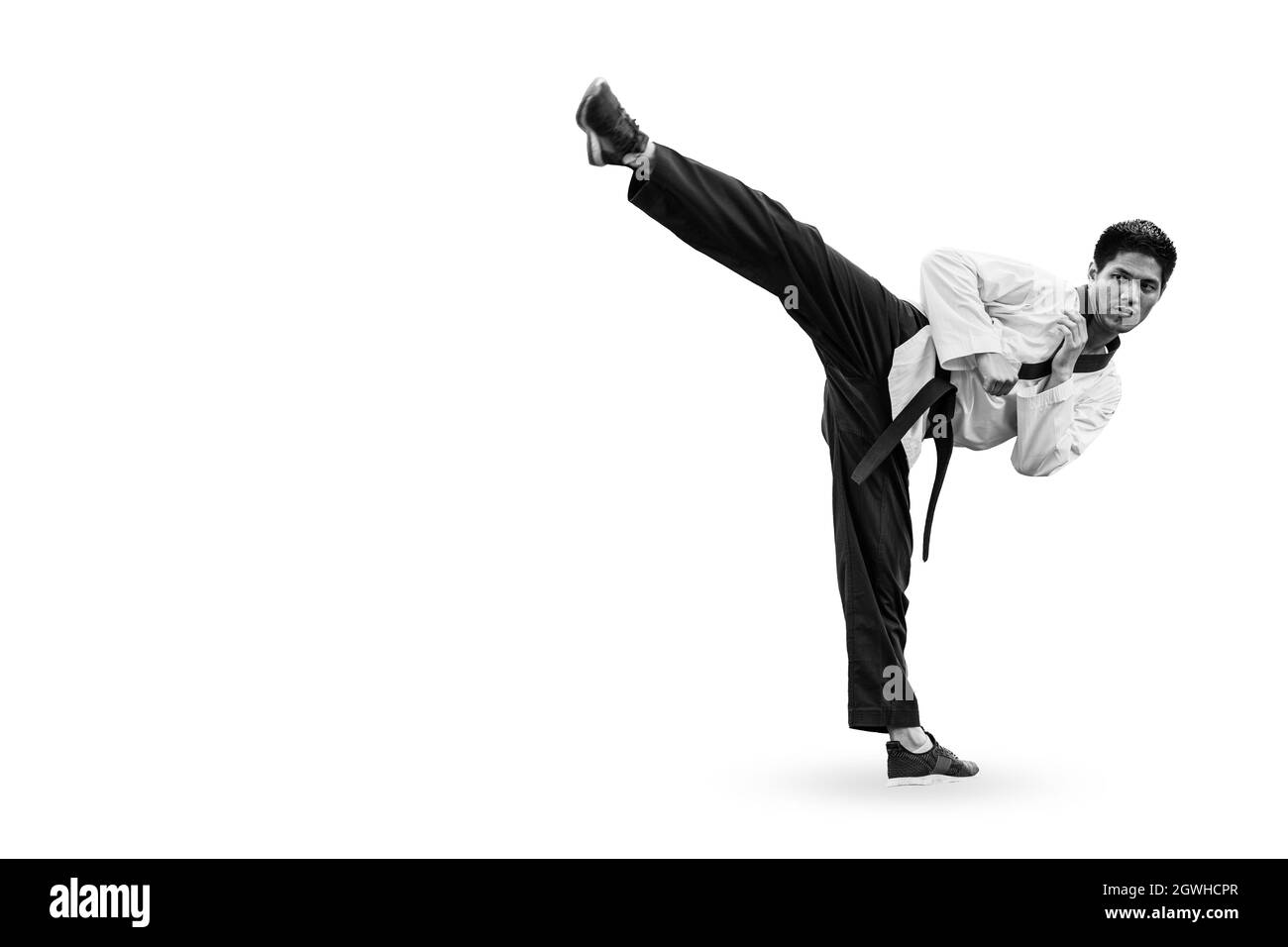 Maschio in piedi alto calcio, Taekwondo Asian arti marziali di autodifesa con spazio per il testo Foto Stock