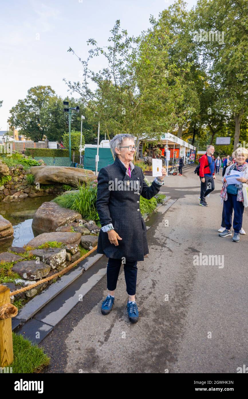 Designer Sarah Eberle alla Medaglia d'Oro Società la Bibbia Salmi 23 Sanctuary Garden, RHS Chelsea Flower Show, Londra SW3, Settembre 2021 Foto Stock