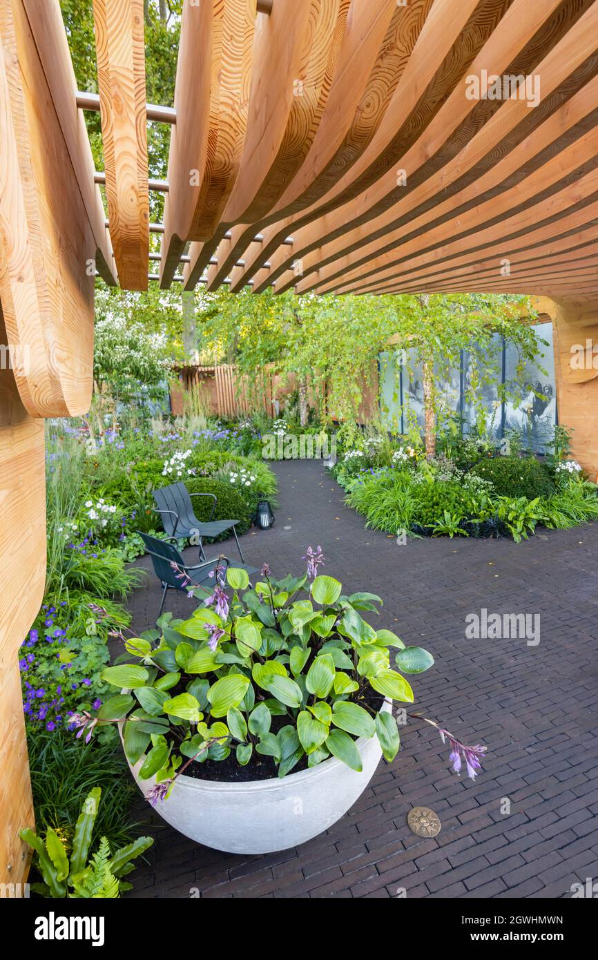 La medaglia d'argento vincitrice del Florence Nightingale Show Garden al RHS Chelsea Flower Show, Royal Hospital Chelsea, Londra SW3 nel settembre 2021 Foto Stock