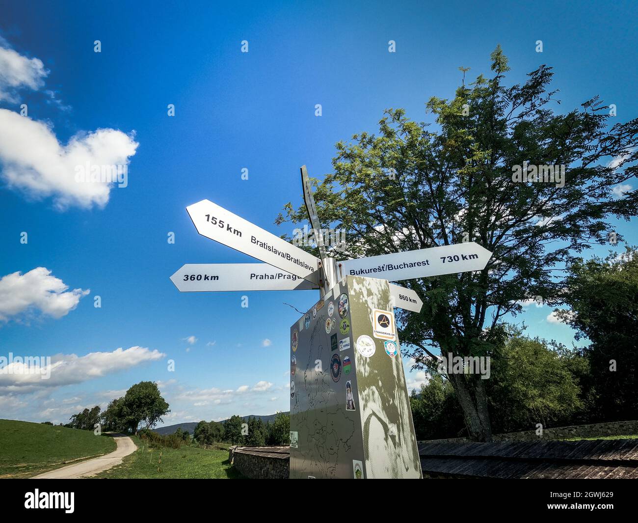 Il centro geografico slovacco d'Europa nella località di Kremnicke Bane in Slovacchia Foto Stock