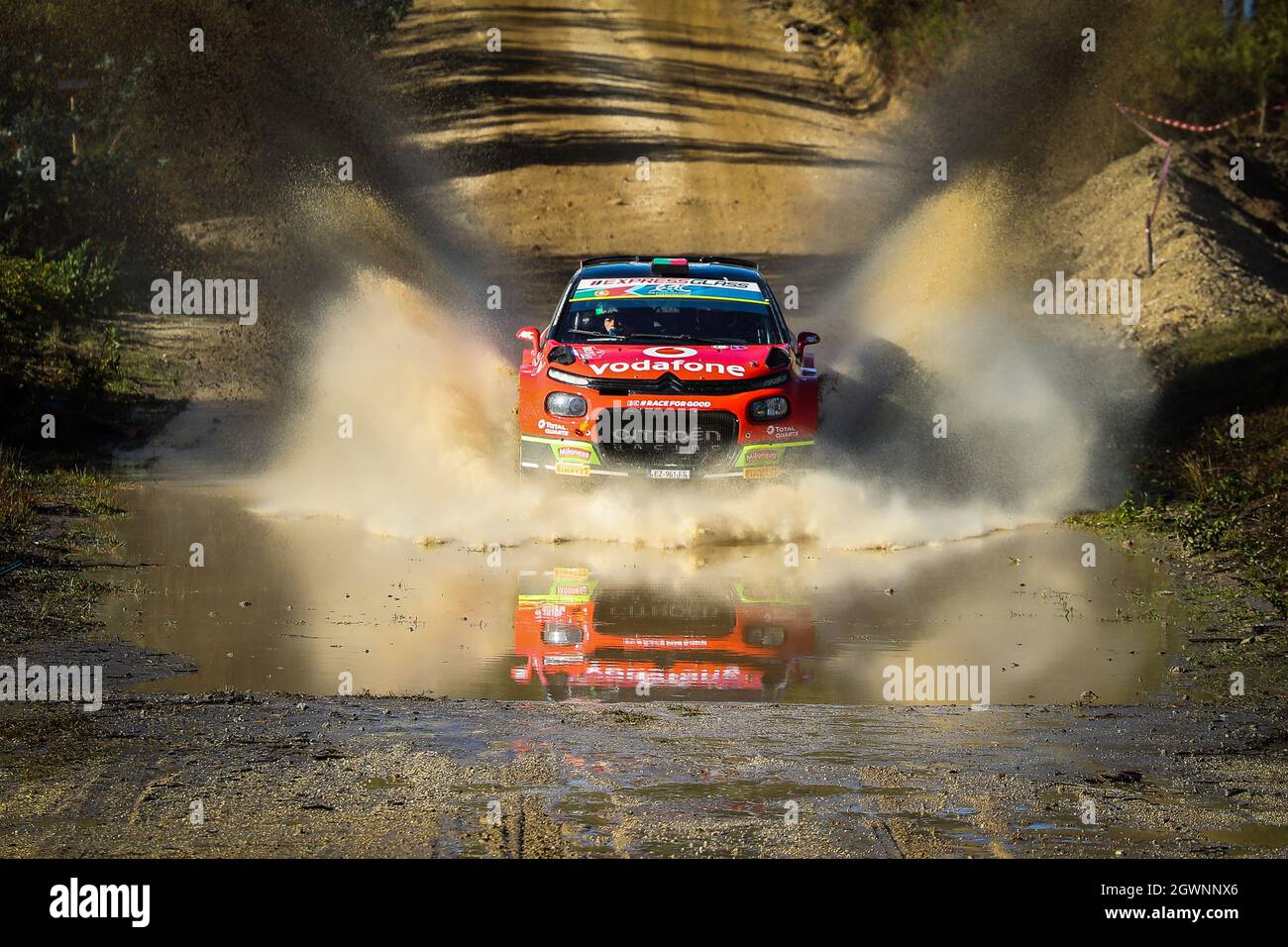 20 FONTES Jose Pedro (PRT), PONTES Ines (PRT), Citroen vodafone team, Citroen C3 Rally2, azione durante la FIA ERC 2021 Rallye Serras de Fafe e Felgueiras, 6° round del FIA European Rally Championship 2021, dal 1 al 3 ottobre 2021 a Fafe, Portogallo - Foto: Jorge Cunha/DPPI/LiveMedia Foto Stock