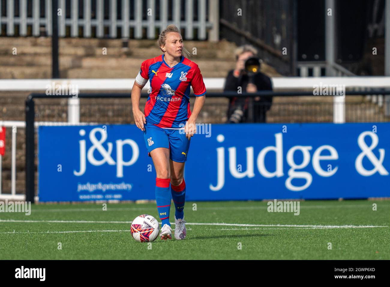 Bromley, Regno Unito. 03 Settembre 2021. Capitano Annabel Johnson (2 Crystal Palace) in palla durante la partita del campionato fa Womens tra Crystal Palace e Sheffield United a Hayes Lane, Bromley, Inghilterra. Credit: SPP Sport Press Photo. /Alamy Live News Foto Stock