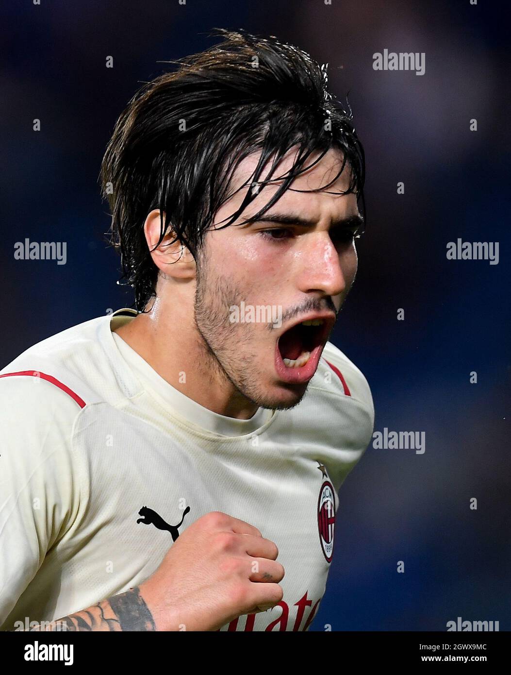 Bergamo, Italia. 3 ottobre 2021. Sandro tonali di AC Milan celebra il suo traguardo durante una partita di calcio della Serie A tra Atalanta e AC Milan a Bergamo, 3 ottobre 2021. Credit: Str/Xinhua/Alamy Live News Foto Stock