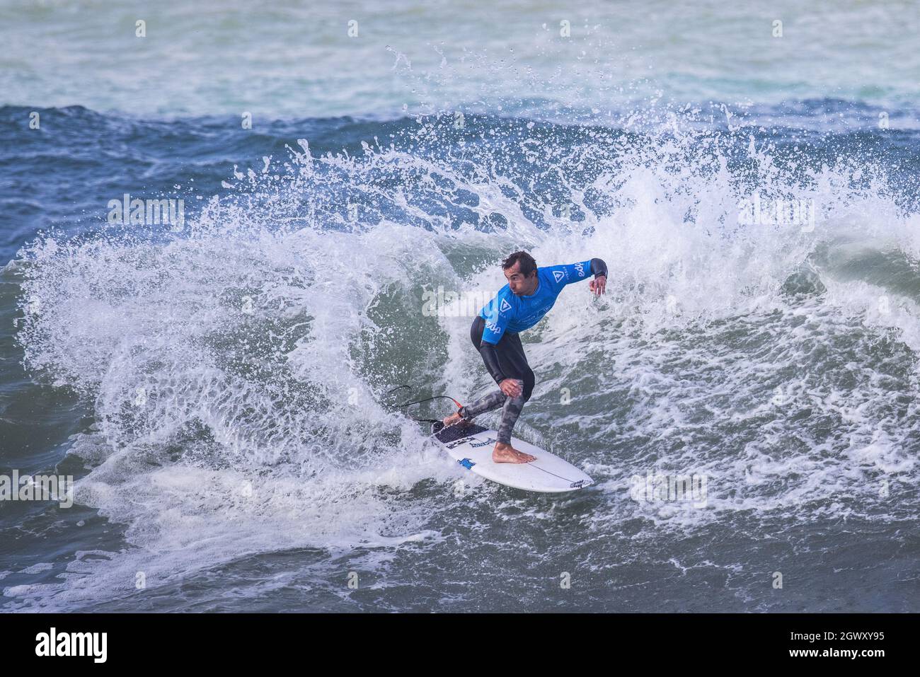 Ericeira, Portogallo. 03 ottobre 2021. Joan Duru dalla Francia compete durante il round del 96 del MEO Visual Pro Ericeira, WSL di Ericeira. (Foto di Henrique Casinhas/SOPA Images/Sipa USA) Credit: Sipa USA/Alamy Live News Foto Stock