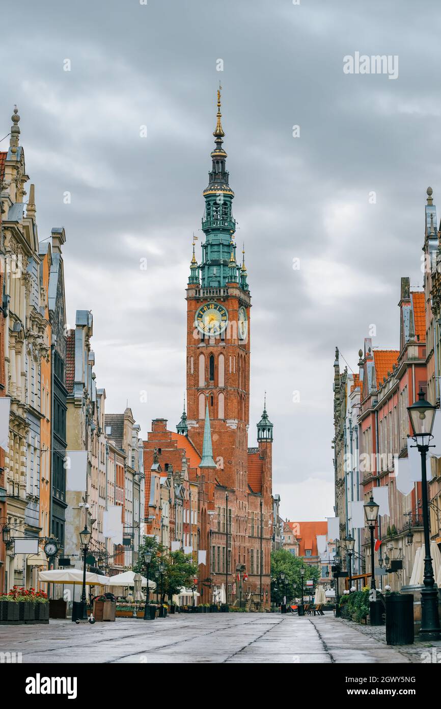Vista sul municipio principale in Long Lane Street nel centro storico di Gdansk, Polonia. Foto Stock