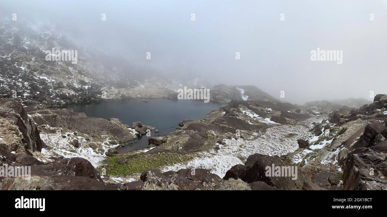 Vista panoramica del paesaggio durante la nebbia Meteo Foto Stock