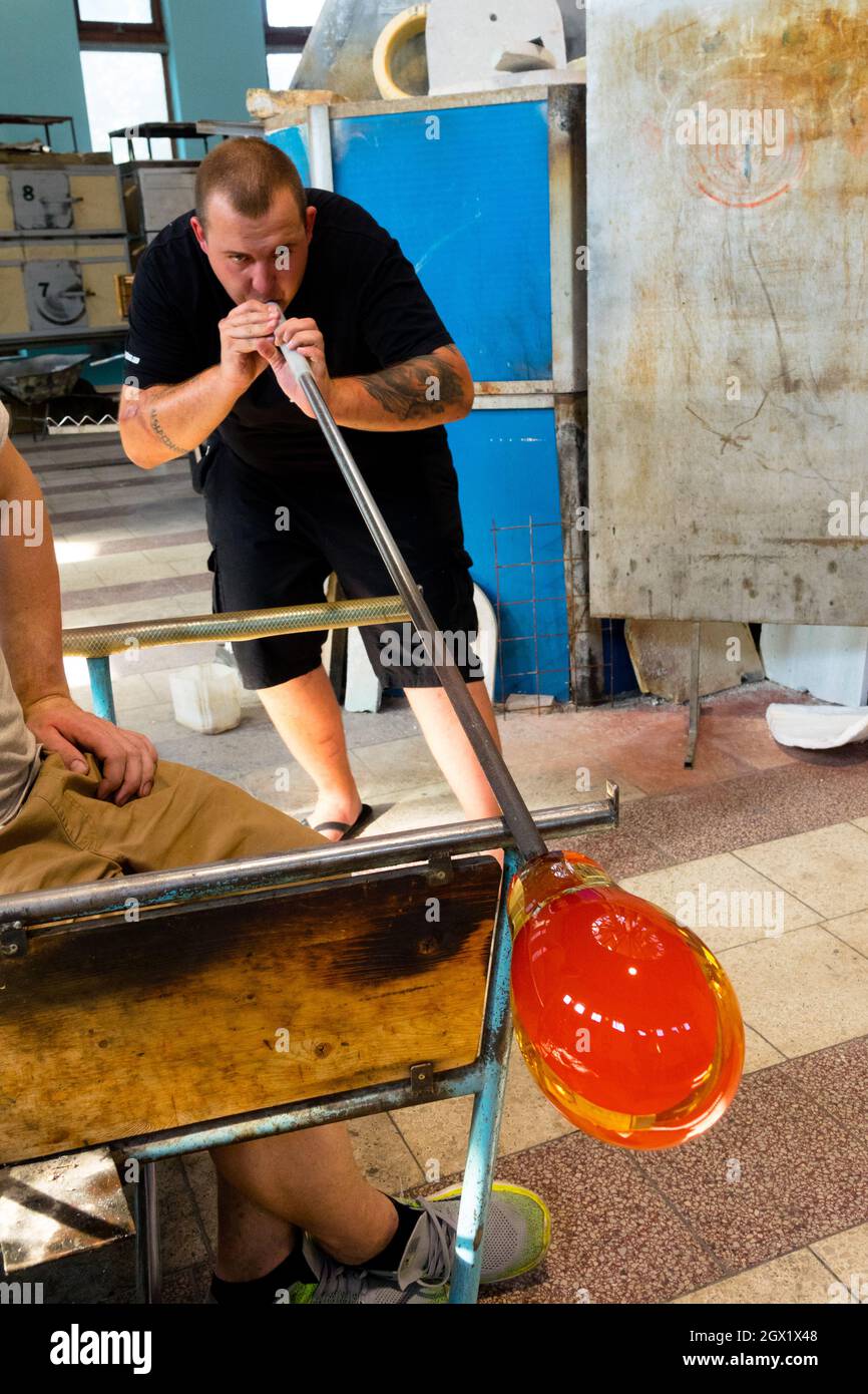 Vetro soffiante cristallo Boemia vetreria ceca Novotny vetrerie Novy Bor Repubblica Ceca Foto Stock