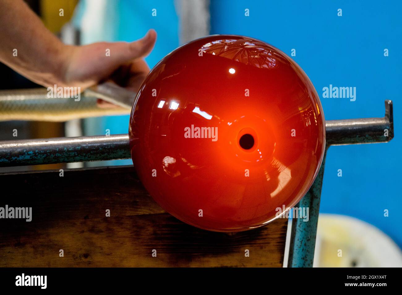Vetro soffiante Boemia vetreria Novotny vetrerie Novy Bor Repubblica Ceca Foto Stock