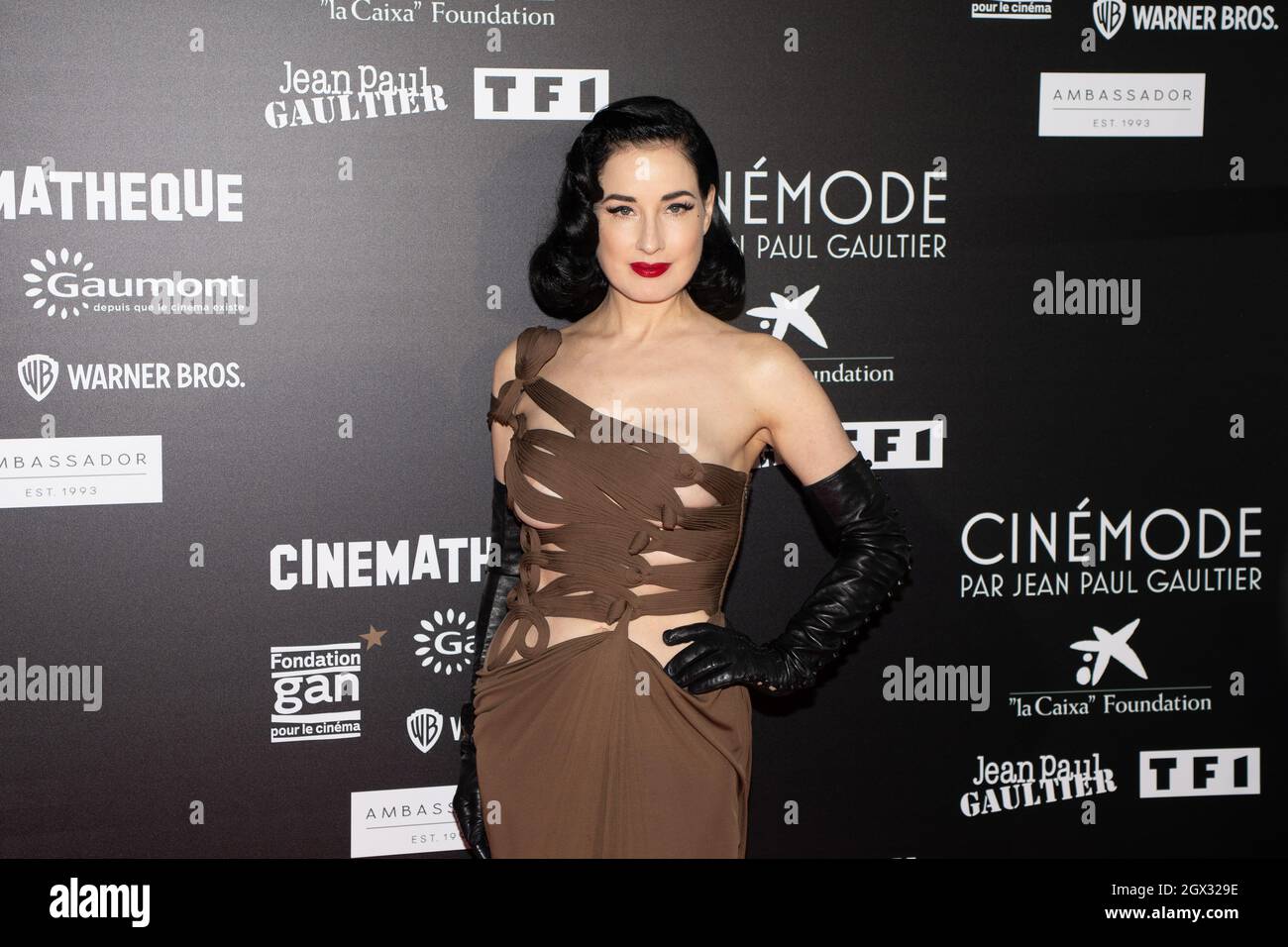 Parigi, Francia, il 3 ottobre, Cinemode, la mostra della JP Gaultier, DITA von Teese, Francis Lookk/alamy Credit: Dioberta, francis, Francis, Francis, Francis Foto Stock