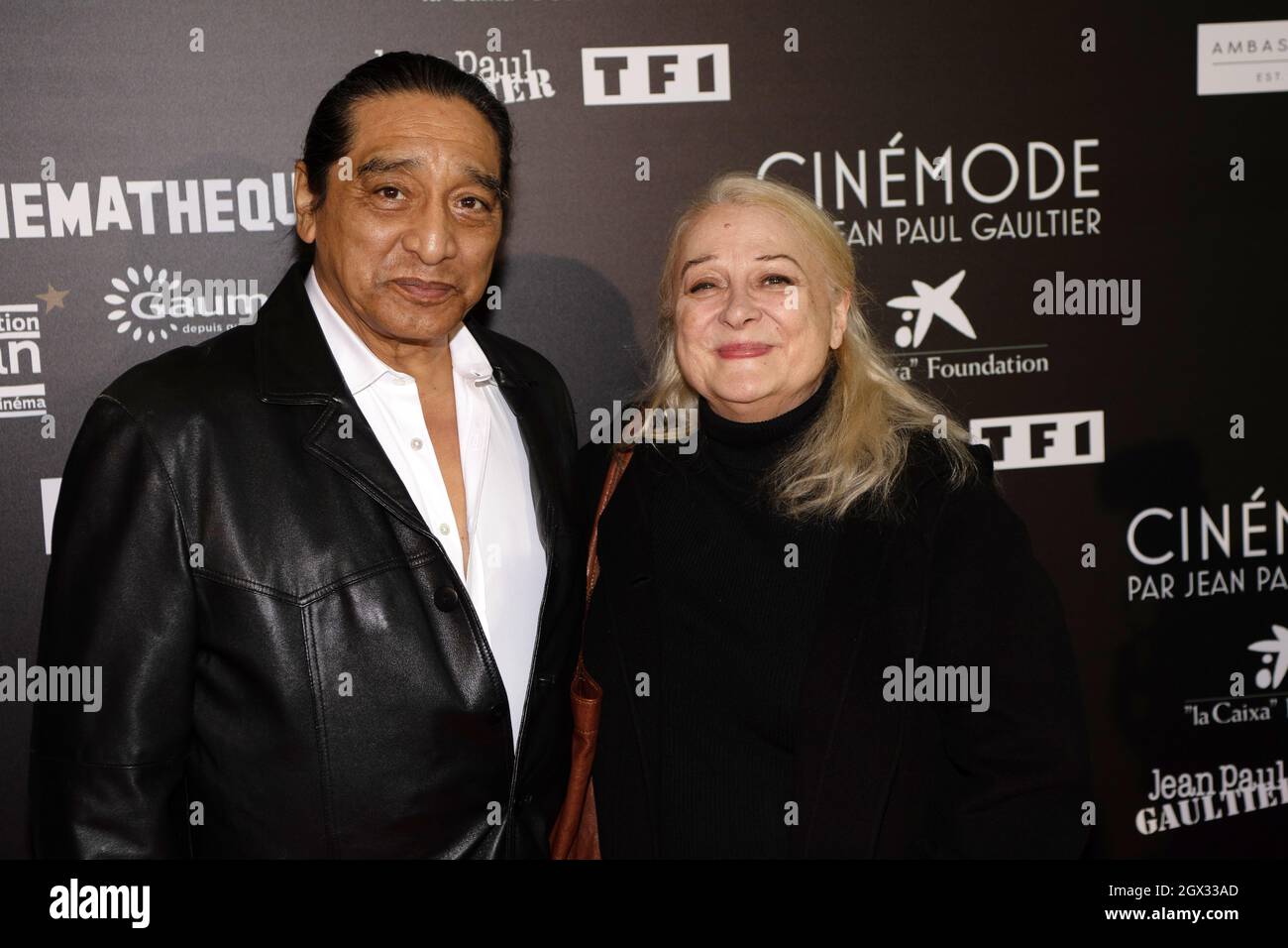 Parigi, Francia, il 3 ottobre, Cinemode, la mostra della JP Gaultier, Georges Aguilar e Josiane Balasko, Francis Loock/alamy Credit: Loock francis/Alamy Live News Foto Stock