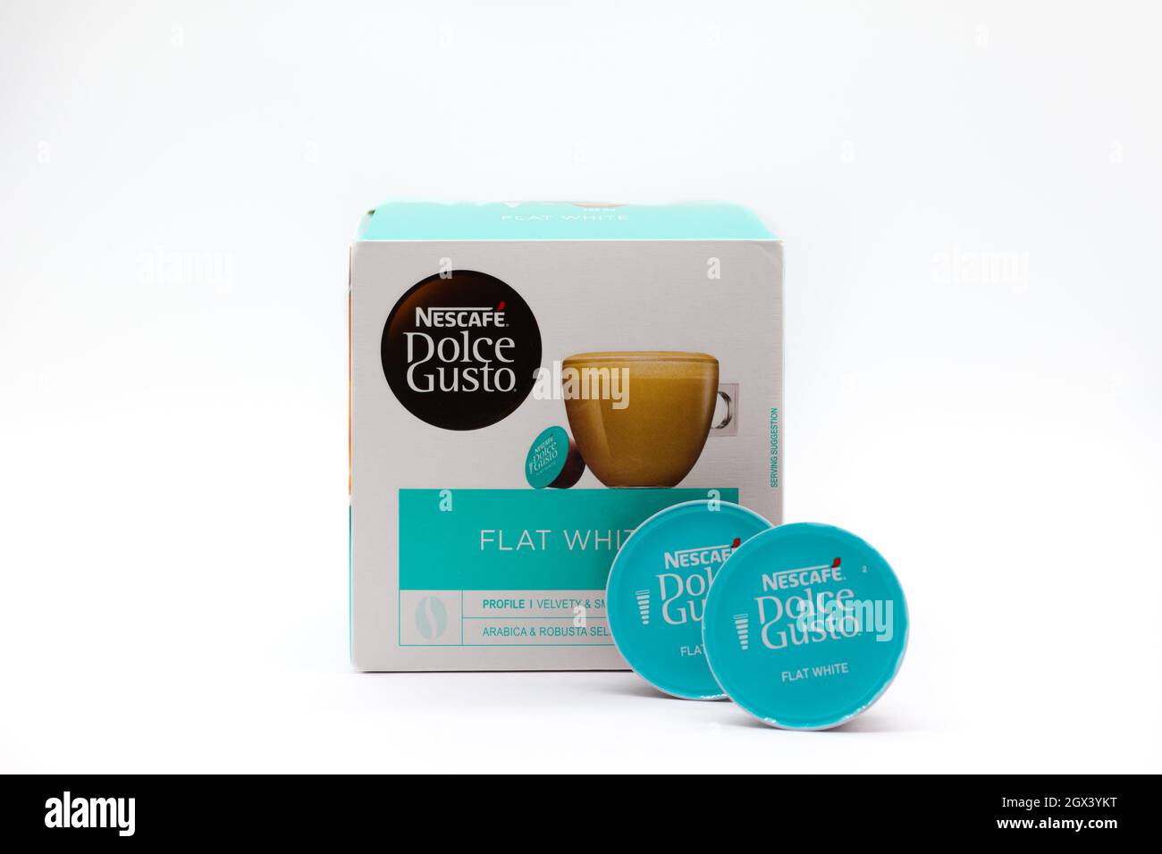 Irvine, Scozia, UK - 29 settembre 2021: Una scatola di cialde di caffè  bianche piatte a marchio Nescafe Dolce-gusto in confezioni riciclabili Foto  stock - Alamy