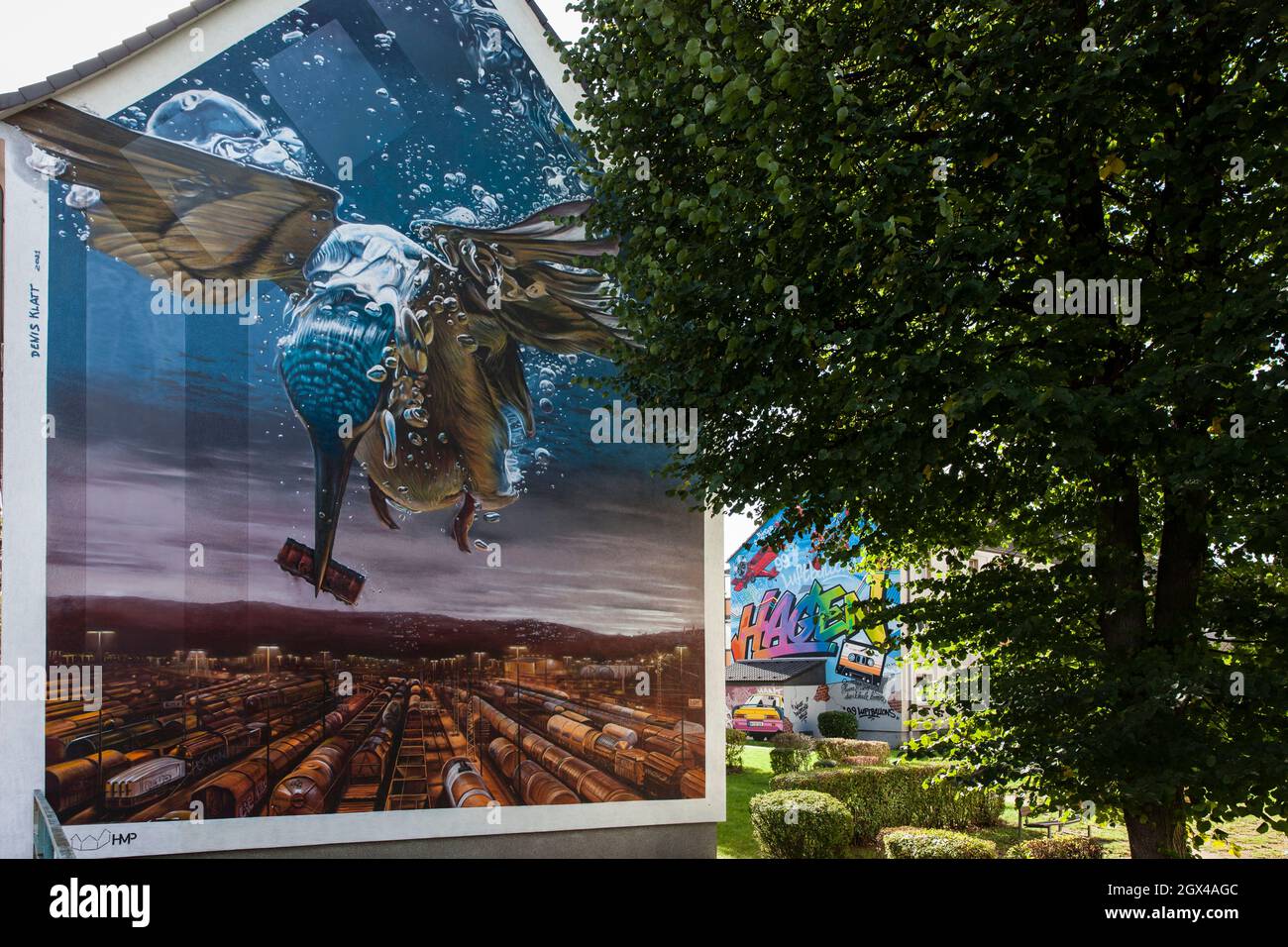 Pittura murale dell'artista Denis Klatt su una casa a Hagen-Vorhalle, Hagen, Renania Settentrionale-Vestfalia, Germania. Wandmalerei des Kuenstlers Denis Klatt Foto Stock