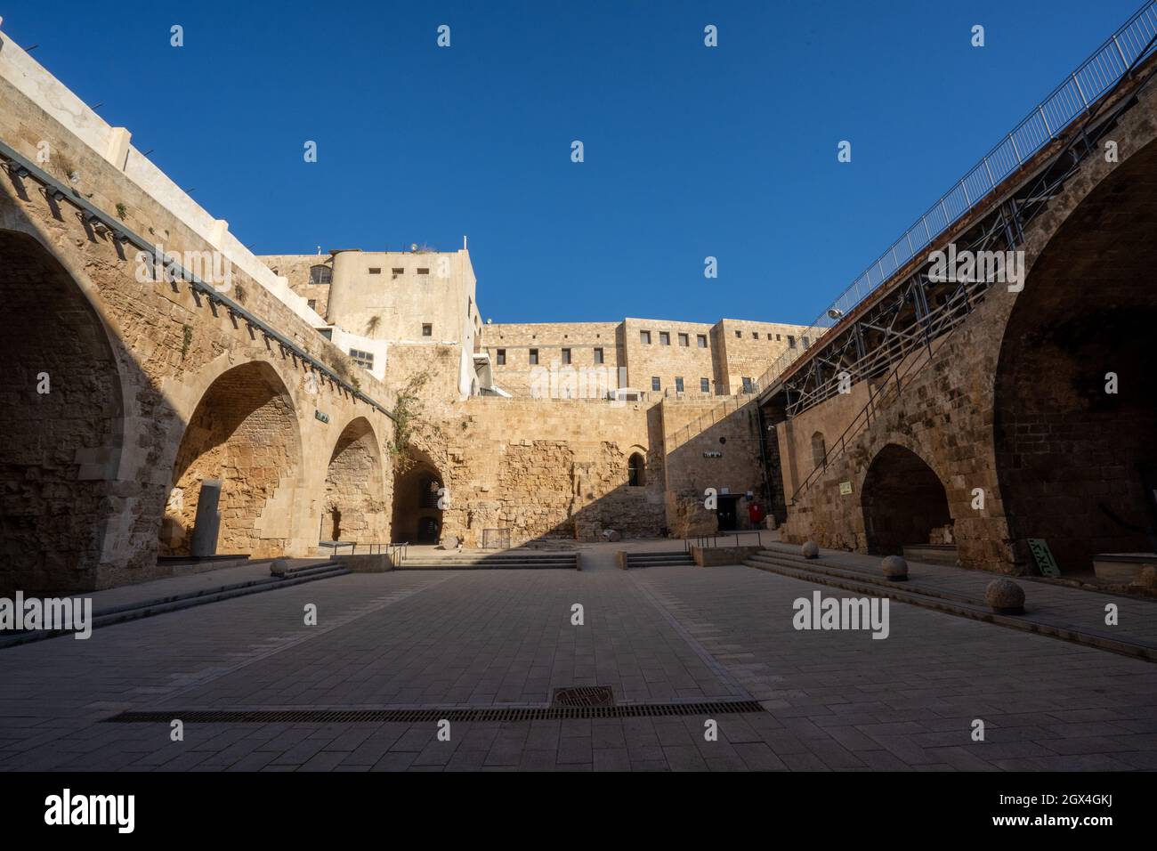 Il castello dei Crociati, il castello dei Templari nel quartiere storico, Acre o Akko, patrimonio dell'umanità dell'UNESCO, Israele, Medio Oriente Foto Stock