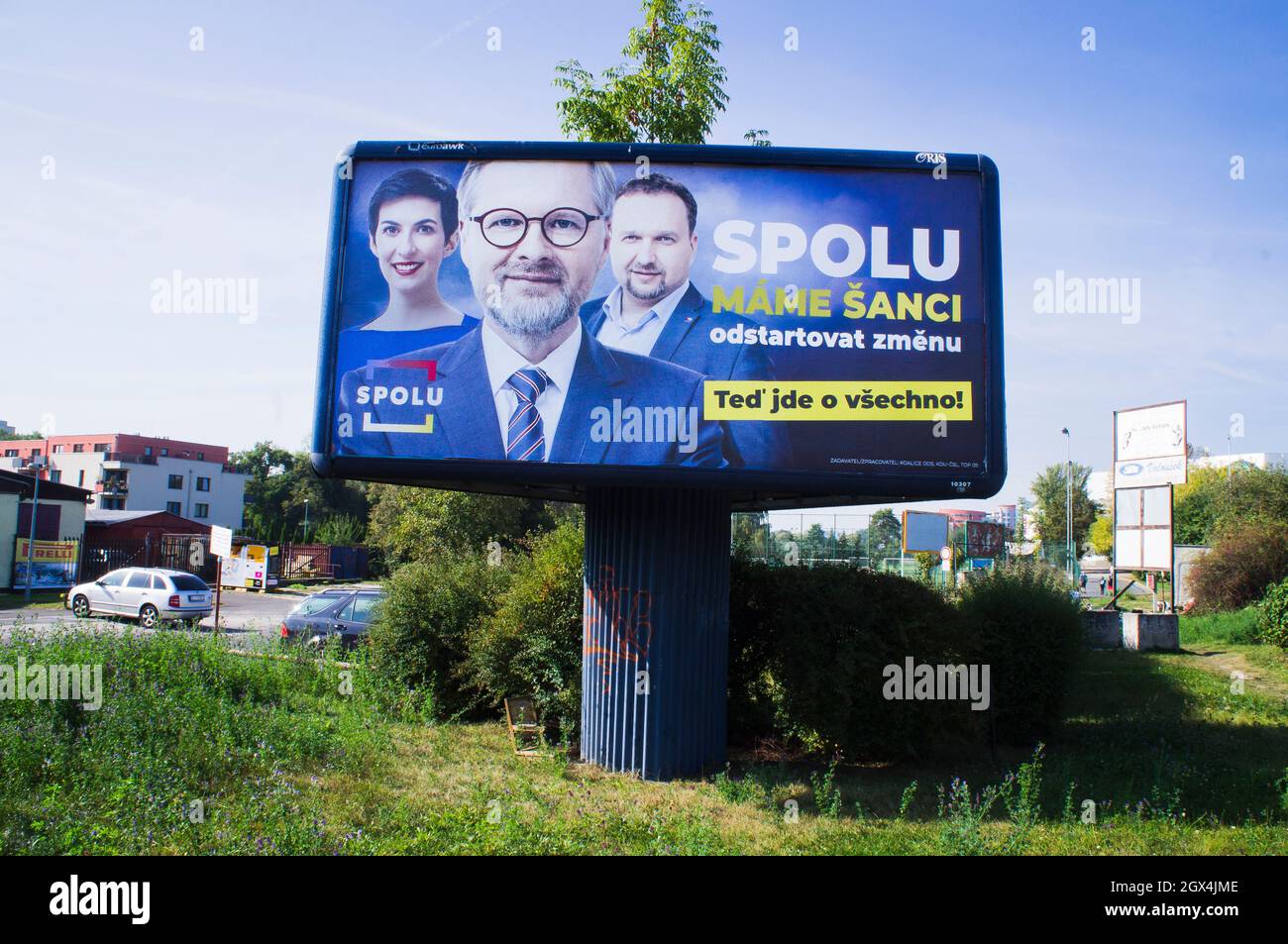 Billboard di coalizione SPOLU (INSIEME) con Marketa Pekarova Adamova, TOP 09, Petr Fiala, ODS, Marian Jurecka, KDU-CSL, Praga, Repubblica Ceca, se Foto Stock