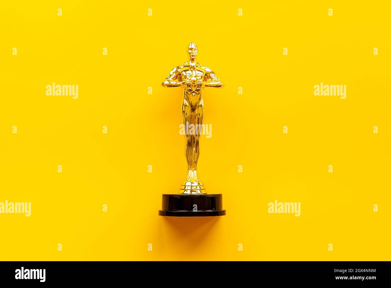 Concetto di industria cinematografica con statua premiata per il miglior film Foto Stock