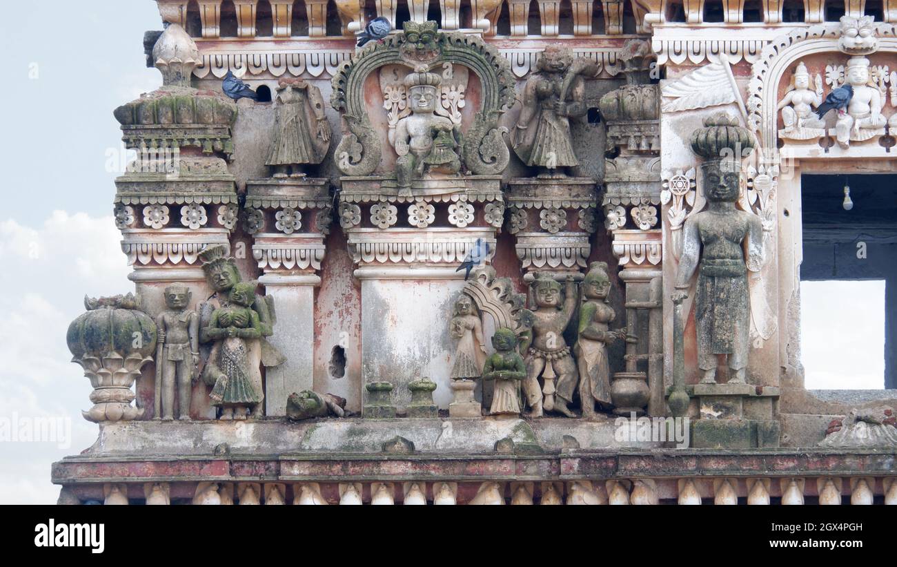 Sculture sul tempio di Shri Rama Chandra Gopura, Ammapalli, Shamshabad, Telangana, India Foto Stock