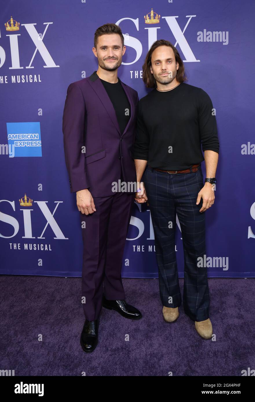 New York, NY, USA. 3 ottobre 2021. Mark Evans e Justin Mortelliti arrivano alla notte di apertura di Six The Musical, che si tiene al Brooks Atkinson Theatre, il 3 ottobre 2021, a New York City. Credit: Joseph Marzullo/Media Punch/Alamy Live News Foto Stock