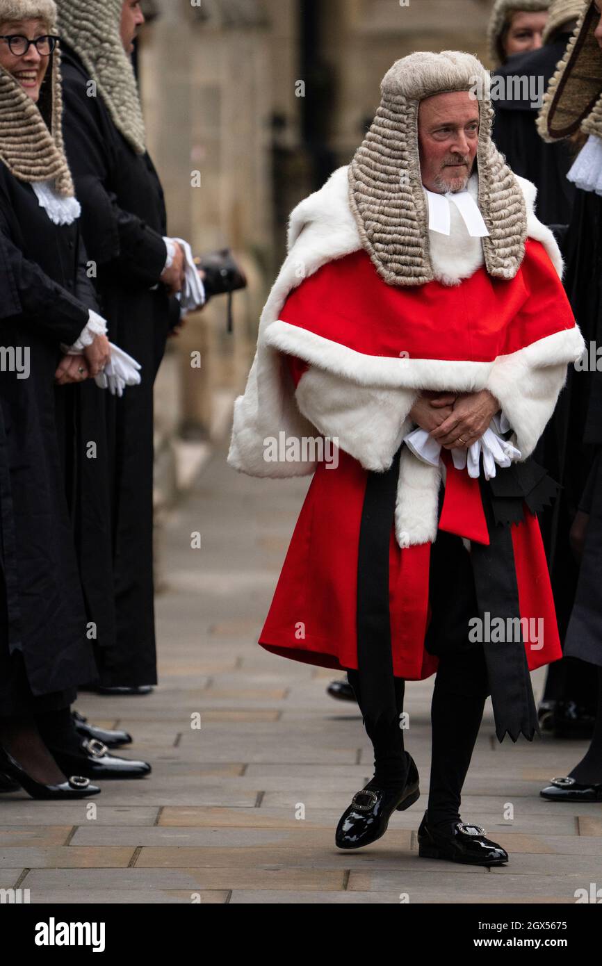 LONDRA - 1° OTTOBRE: Il Servizio Giudici annuale si è svolto presso l'Abbazia di Westminster a Londra oggi, 1° ottobre 2021. All’inizio dell’anno legale, il Cancelliere del Signore, Dominic Raab, i giudici, le personalità giuridiche del Q.C e gli alti dirigenti, camminano in una processione dall’Abbazia di Westminster alle Camere del Parlamento, per un’accoglienza ospitata dal Cancelliere del Signore. La consuetudine risale al Medioevo, quando i giudici pregarono per la guida all'inizio dell'anno legale. Foto di David Levenson/Alamy Foto Stock